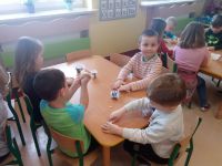 Dzieci z gr. Zajączki podczas zajęć prowadzonych metodami aktywnymi 10.03.2020