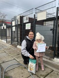 osoba dorosła i dziecko